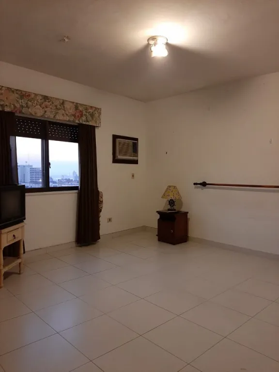 VENDO AMPLIO Y CÓMODO DEPARTAMENTO DE TRES DORMITORIOS S CABALLERO, EN BUEN EDIFICIO — foto 3