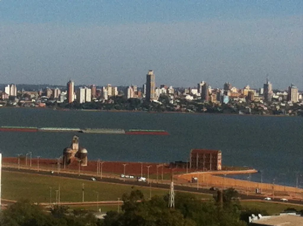 Centro de Encarnacion hermoso departamento — foto 2