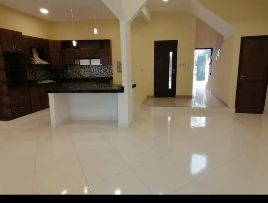 A la venta hermoso Triplex en San Lorenzo — foto 2