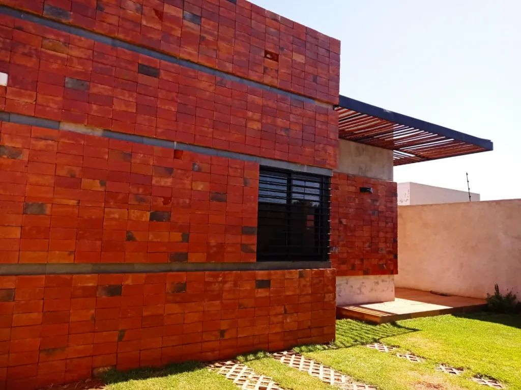 Moderna Casa en Venta, a cuadras del Cuarto (4to.) Barrio de Luque. Año 2020 — foto 2