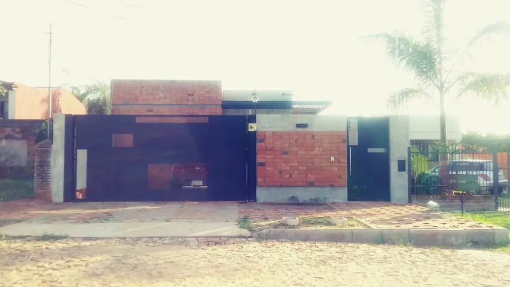Moderna Casa en Venta, a cuadras del Cuarto (4to.) Barrio de Luque. Año 2020 — foto 3