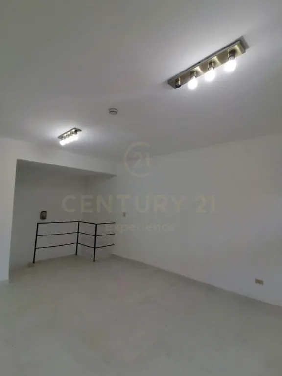 Luminoso Salón Comercial - San Vicente. — foto 3