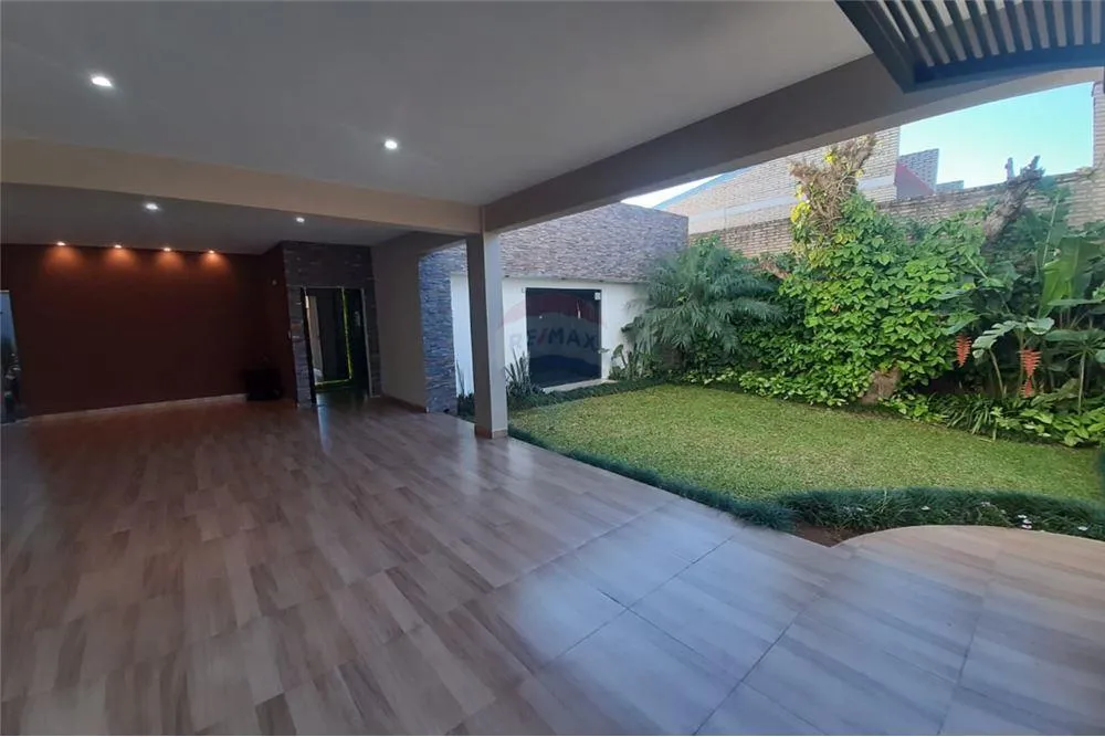 Vendo casa lujosa en el barrio San Francisco: 4 habitaciones y 3 baños. — foto 3