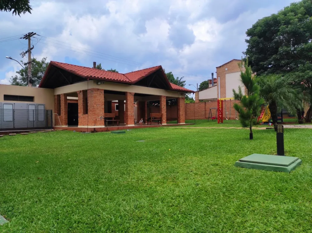 VENDO DUPLEX AMPLIO EN LUQUE ZONA CONFEDERACIÓN DE LUQUE — foto 2