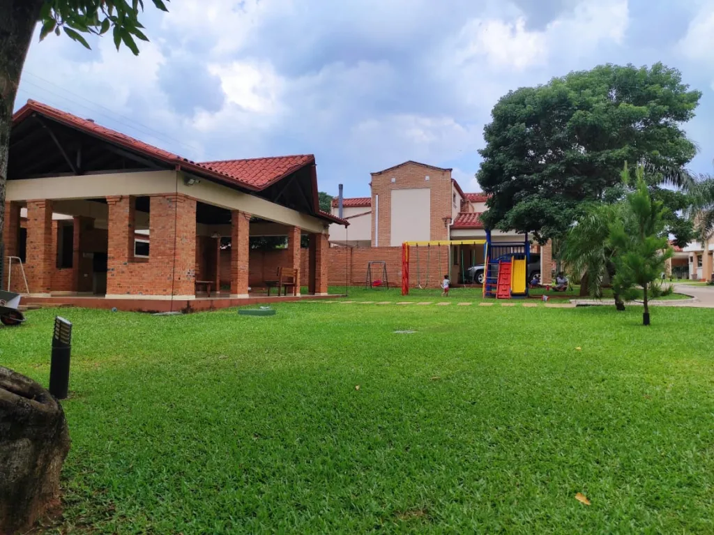 VENDO DUPLEX AMPLIO EN LUQUE ZONA CONFEDERACIÓN DE LUQUE — foto 3