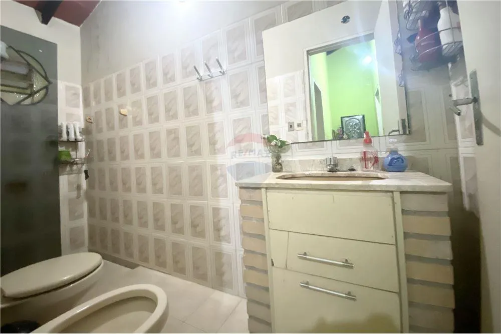 Amplia Casa con EXCELENTE UBICACIÓN — foto 2