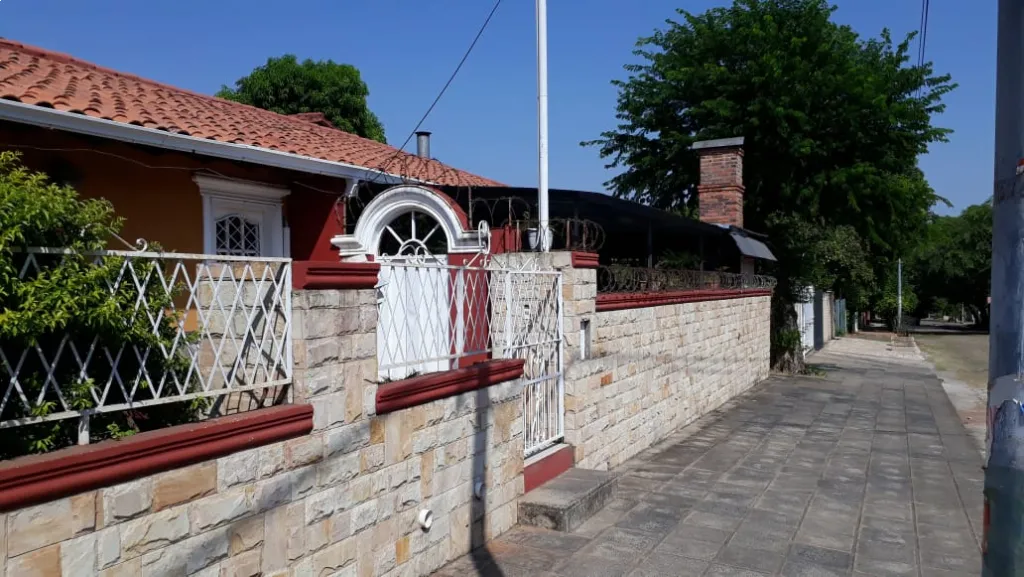 VENDO CASA EN ESQUINA EN LAMBARE — foto 2