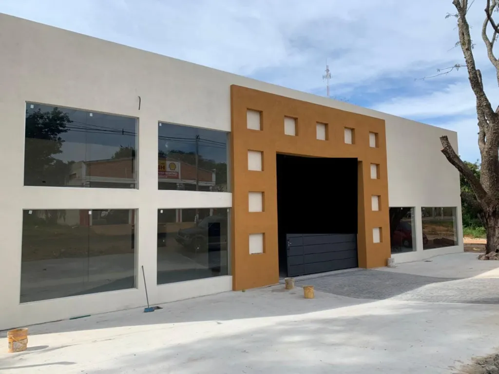 LUQUE – LIMPIO: 1.250M2, DEPOSITOS + OFICINAS (A ESTRENAR) + PARKING – 30.000.000 GS. — foto 2