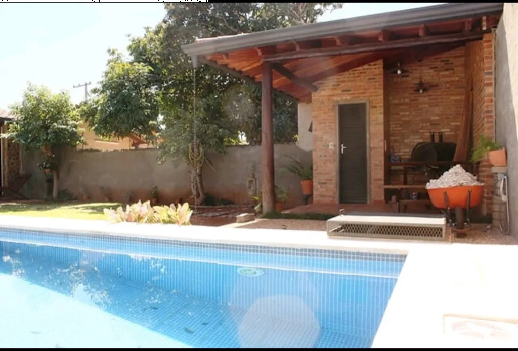 AMPLIA VIVIENDA - CASA DE 2 PISOS — foto 2