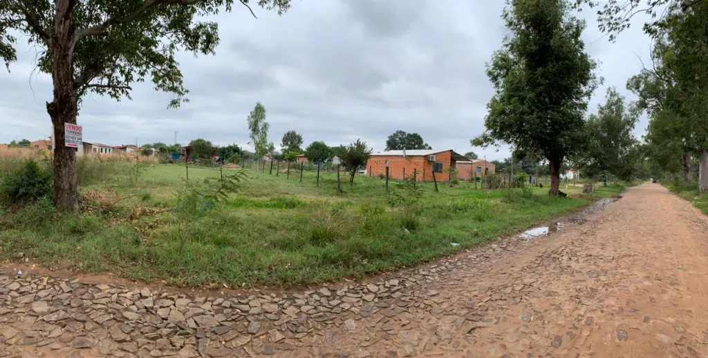 Limpio Ciudad Jardín vendo hermoso terreno sobre empedrado — foto 2