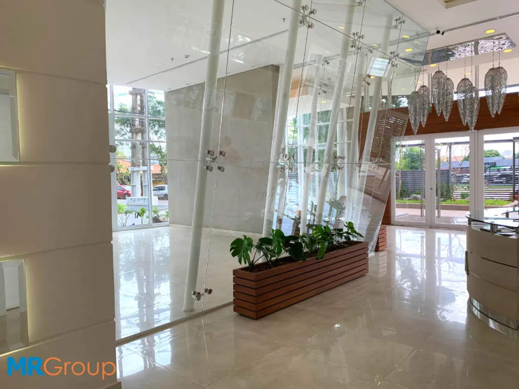 ESPACIO COMERCIAL EN PRESTIGIO EDIFICIO EN ASUNCIÓN — foto 2