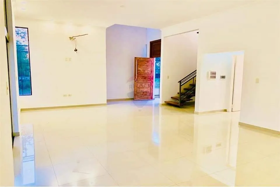 Dúplex en Luque - Cuarto barrio — foto 2