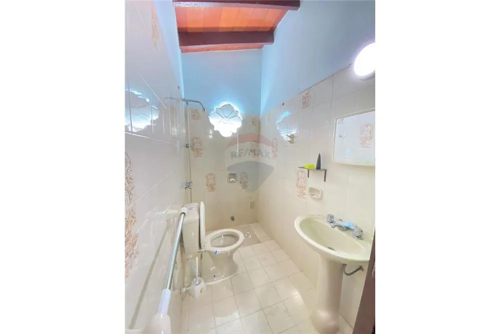 CASA EN ESQUINA - FDO DE LA MORA ZONA SUR — foto 3