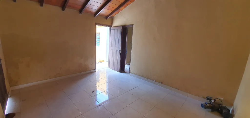IMPORTANTE TERRENO CON CONSTRUCCIÓN — foto 2