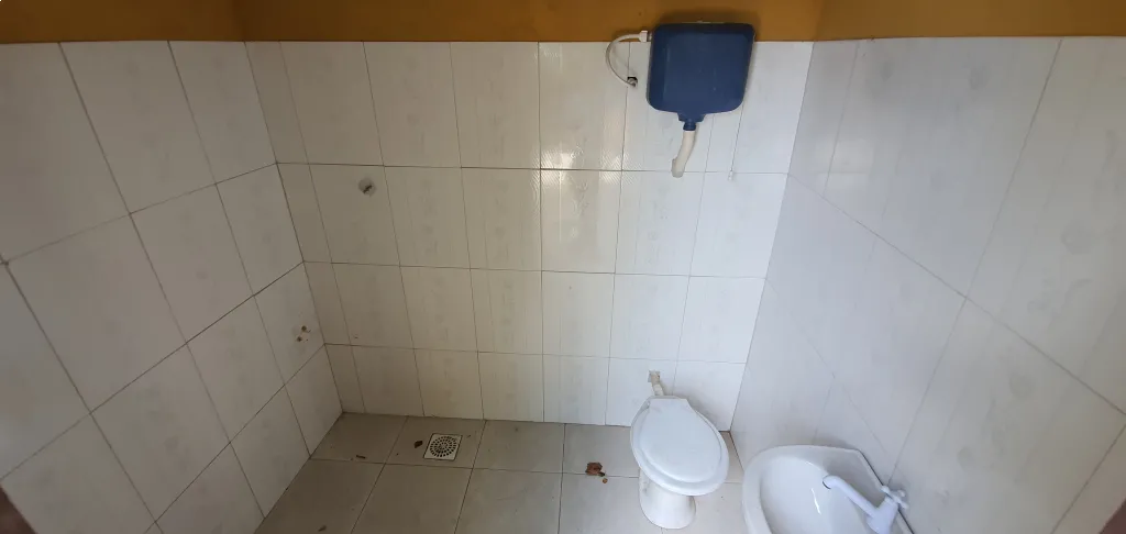 IMPORTANTE TERRENO CON CONSTRUCCIÓN — foto 3