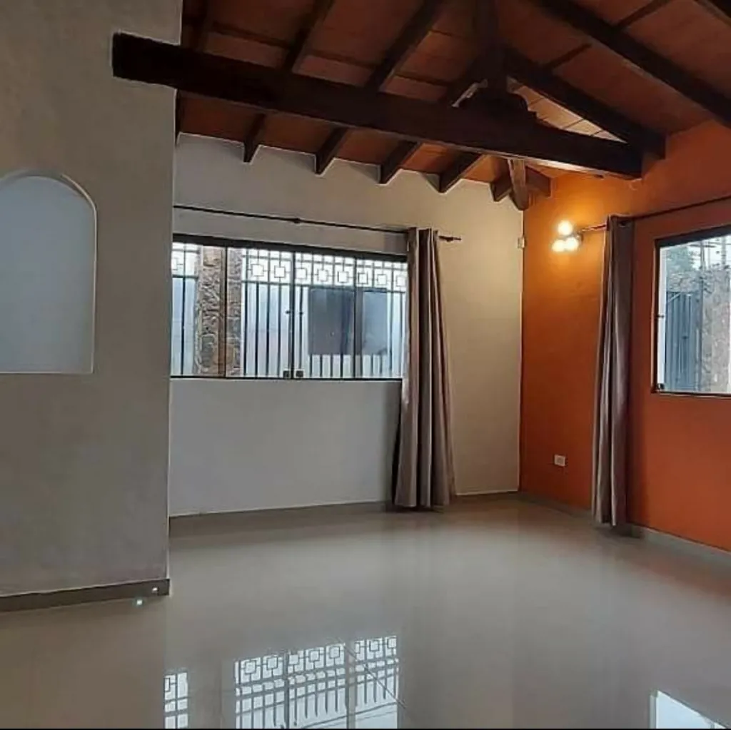 Hermosa casa a la venta en LUQUE — foto 3