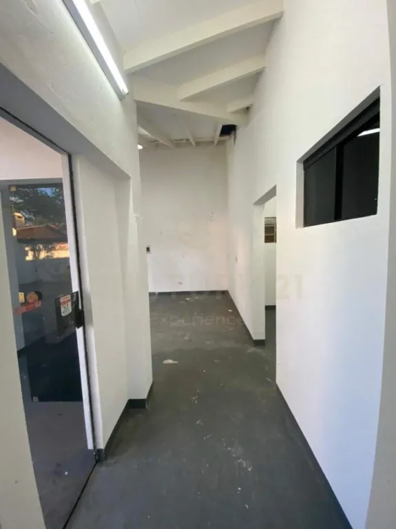 Oficina con amplio estacionamiento zona Lasca - San Lorenzo. — foto 3