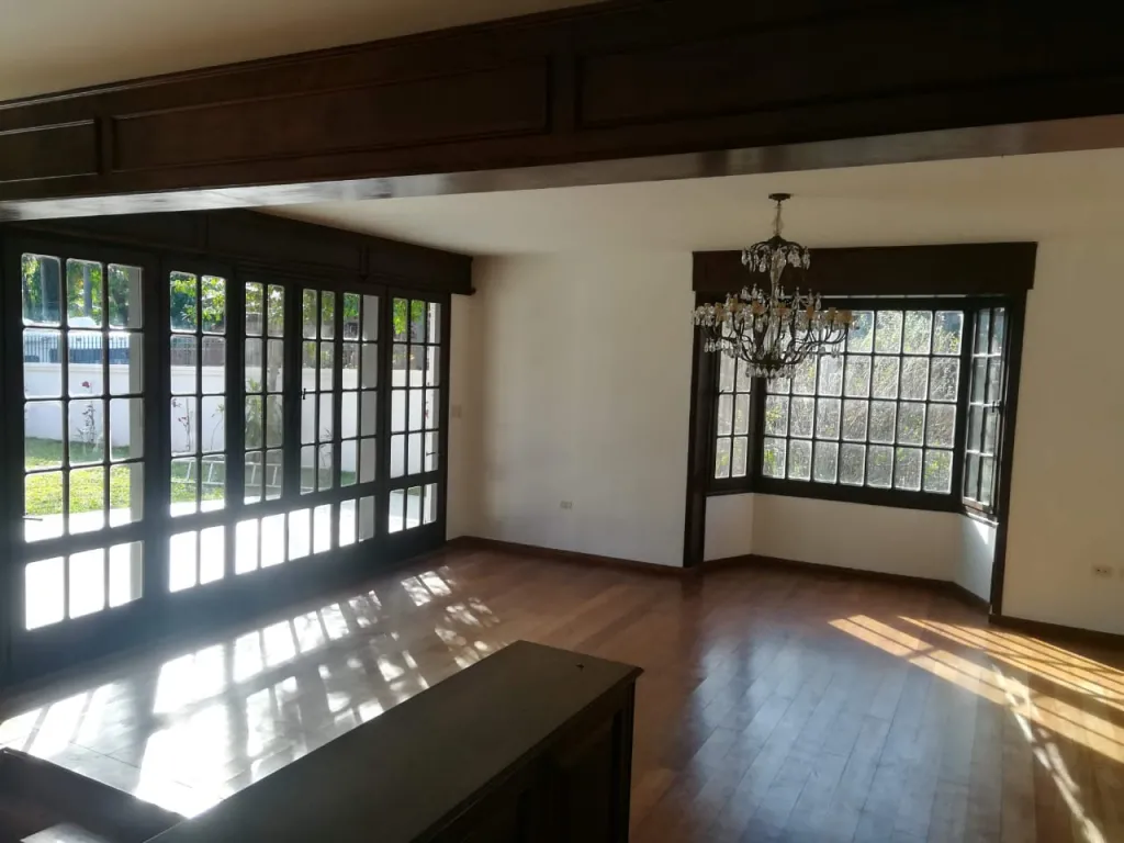 EL DORADO – CLUB CENTENARIO: LUJOSA RESIDENCIA, 1.500M2, 5 DORMIT, PISCINA, JARDÍN. — foto 3