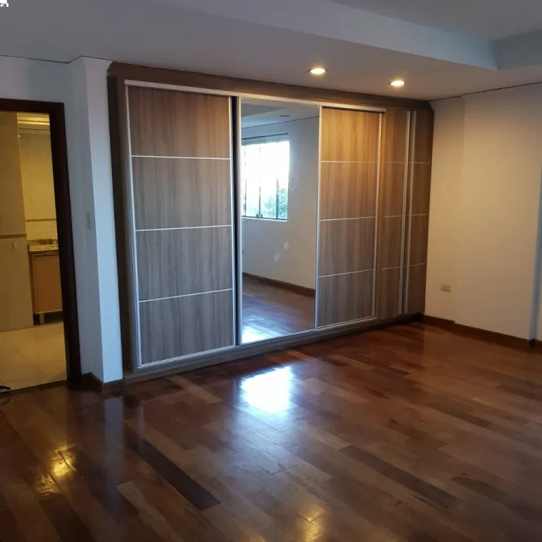 LUJOSO Y EXCLUSIVO DEPARTAMENTO CON VISTA AL RIO EN EL YACHT Y GOLF CLUB. LAMBARÉ — foto 3