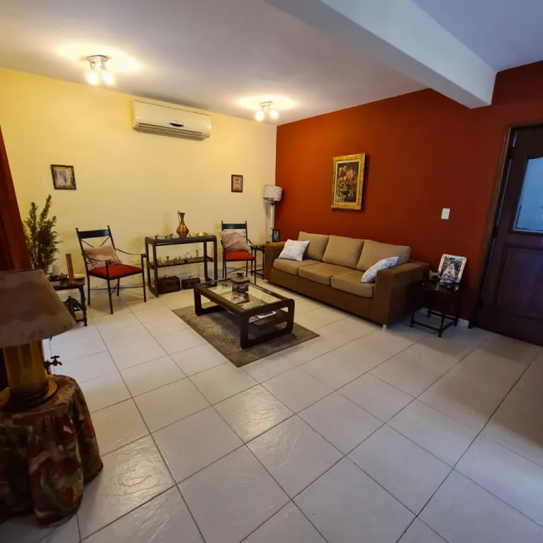 Casa sobre Campos Cervera (Barrio Mcal. Estigarribia) — foto 2