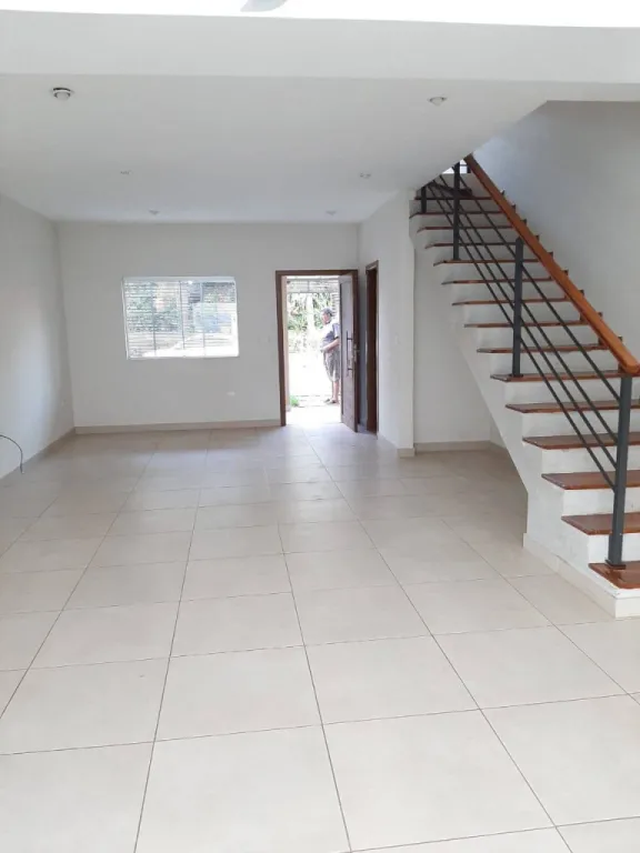 VENDO DUPLEX EN LAMBARE ZONA DEL YACHT COD 1757 — foto 2