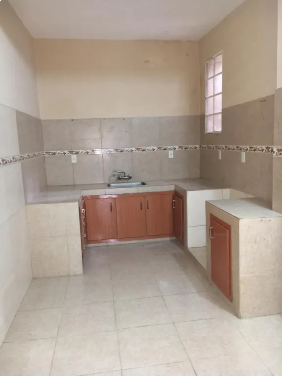 ALQUILO AMPLIA Y BELLA CASA EN EL CENTRO PARA OFICINAS — foto 3