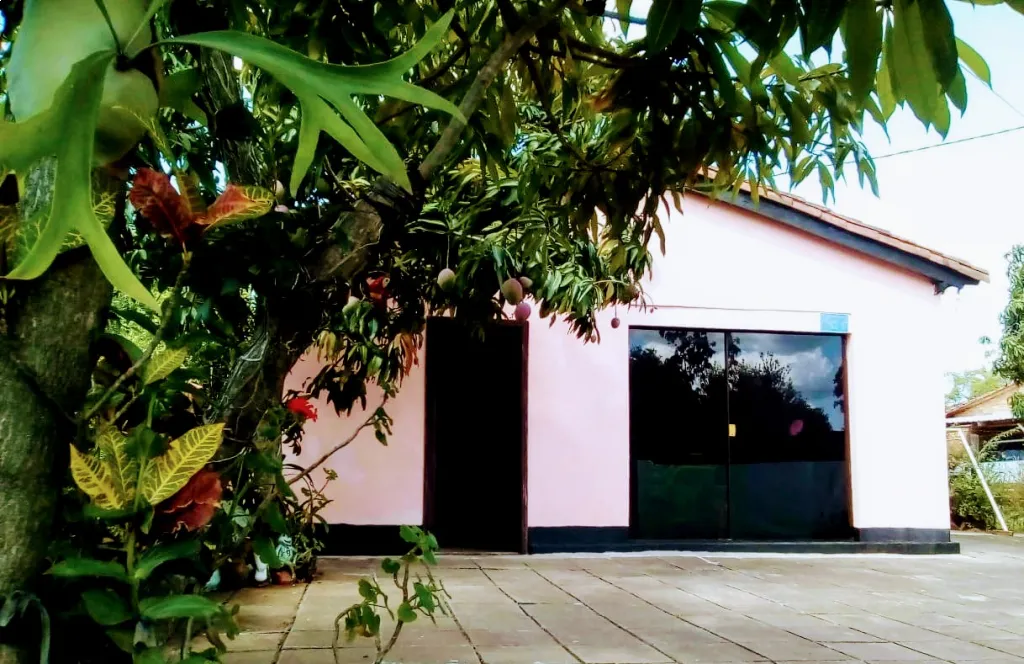 VENDO CASA TITULADA A 1 CUADRA DE RUTA 2 EN ITAUGUÁ — foto 2
