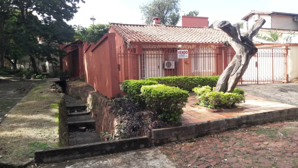 Vendo amplia casa en esquina zona Residencial Nicolás Bo — foto 2