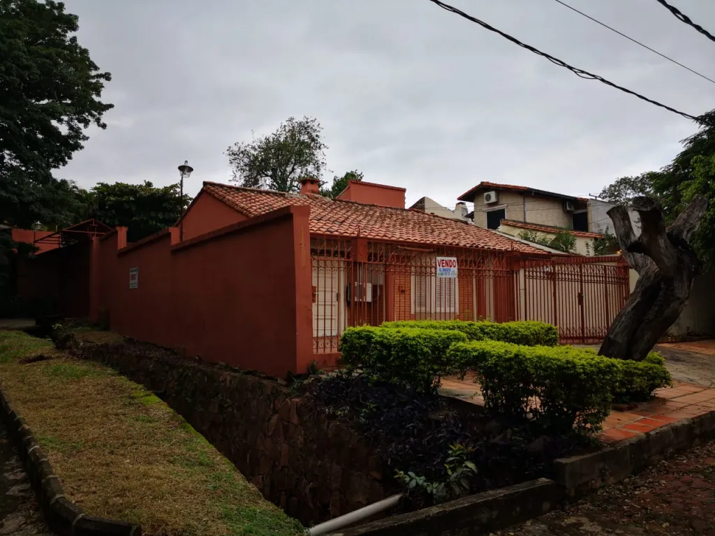 Vendo amplia casa en esquina zona Residencial Nicolás Bo — foto 3