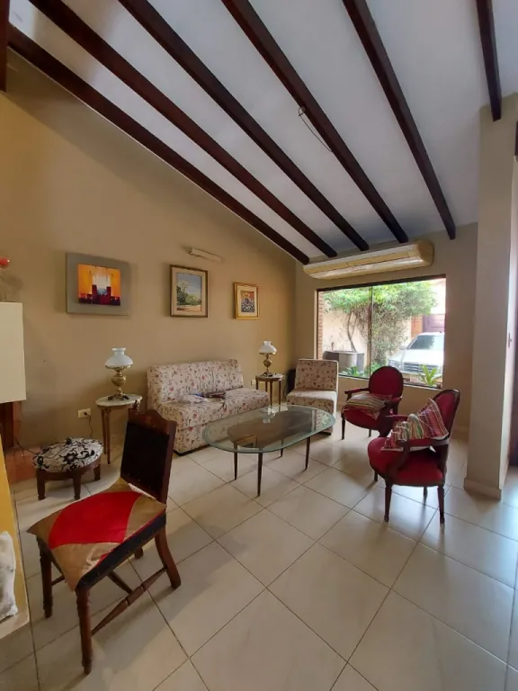 VENDO CASA DE 3 DORMITORIOS Y PISICINA EN EL BARRIO LAS MERCEDES‼️ — foto 2