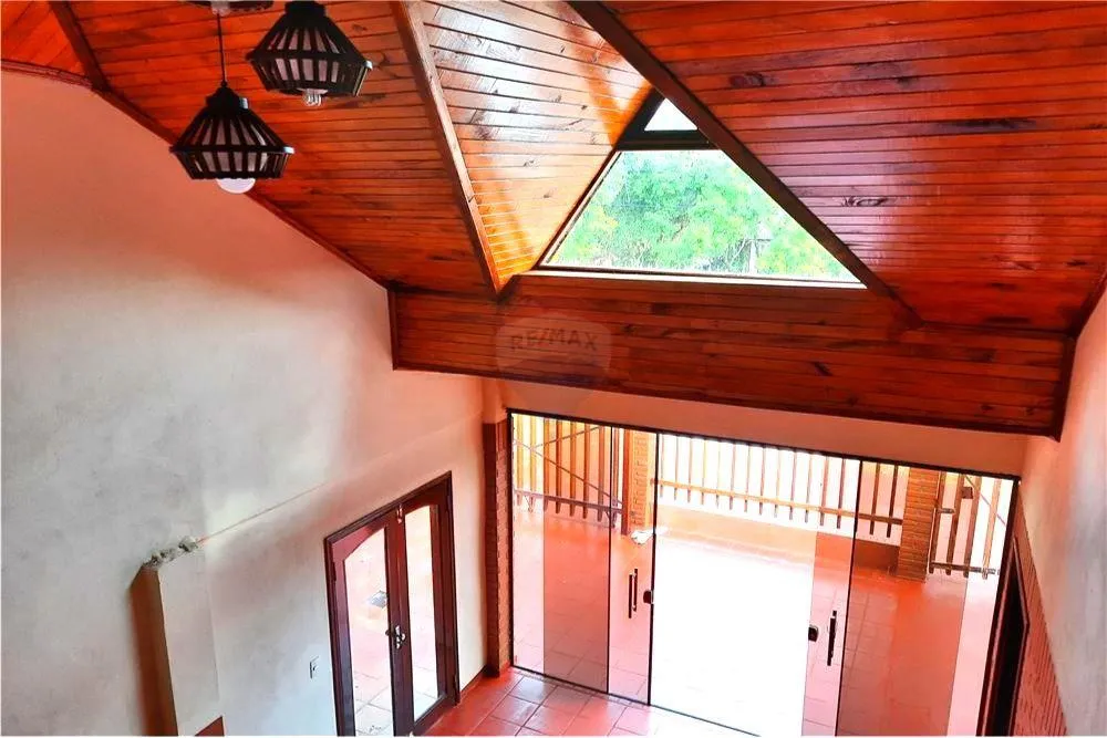 Vendo hermoso chalet en excelente barrio 85,000 USD — foto 2