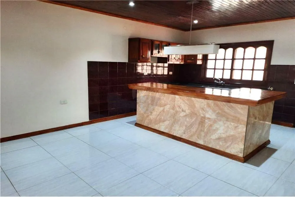 Vendo hermoso chalet en excelente barrio 85,000 USD — foto 3