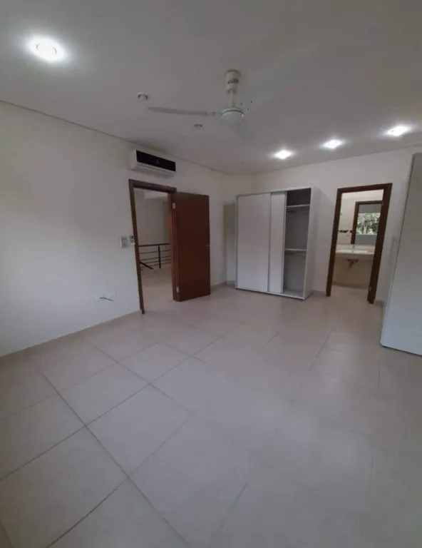 ALQUILO O VENDO HERMOSO DUPLEX EN LAMBARE. ZONA DEL YACHT — foto 2