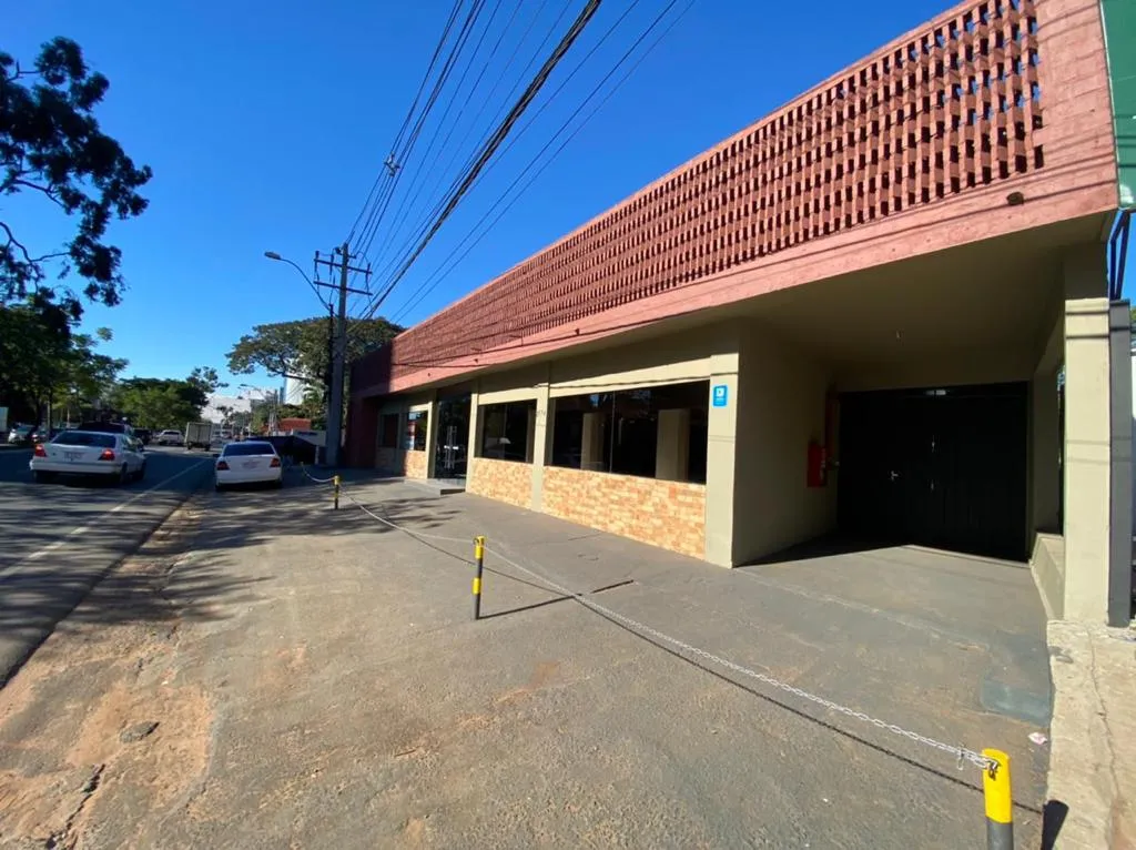 Alquilo amplio salón zona Aviadores del Chaco — foto 3