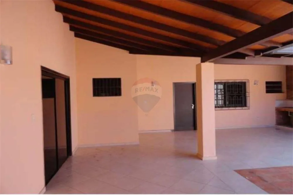 AMPLIA CASA EN VILLA MORRA — foto 3