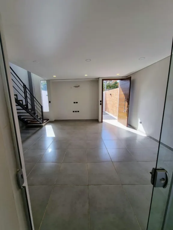 VENDO DUPLEX A ESTRENAR EN LUQUE. ZONA VILLA ADELA — foto 2