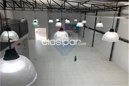 Amplio local comercial con excelente ubicación — foto 2