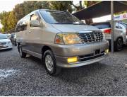 VENDO TOYOTA GRAND HIACE - 5 PUERTAS - REC IMPORT - IMPECABLE ESTADO - ANTAR AUTOMOTORES !
