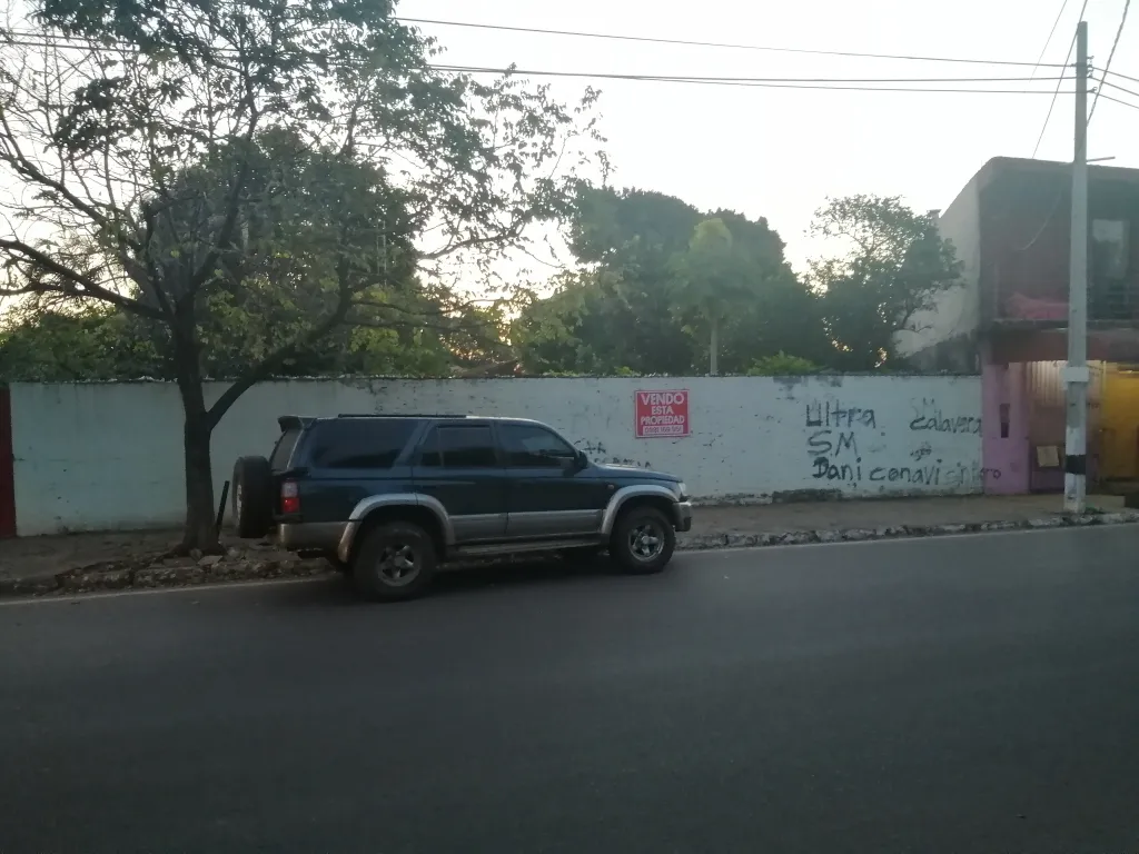 SAN LORENZO BARRIO SAN MIGUEL SOBRE ASFALTO, VENDO TERRENO CON MURALLA — foto 2