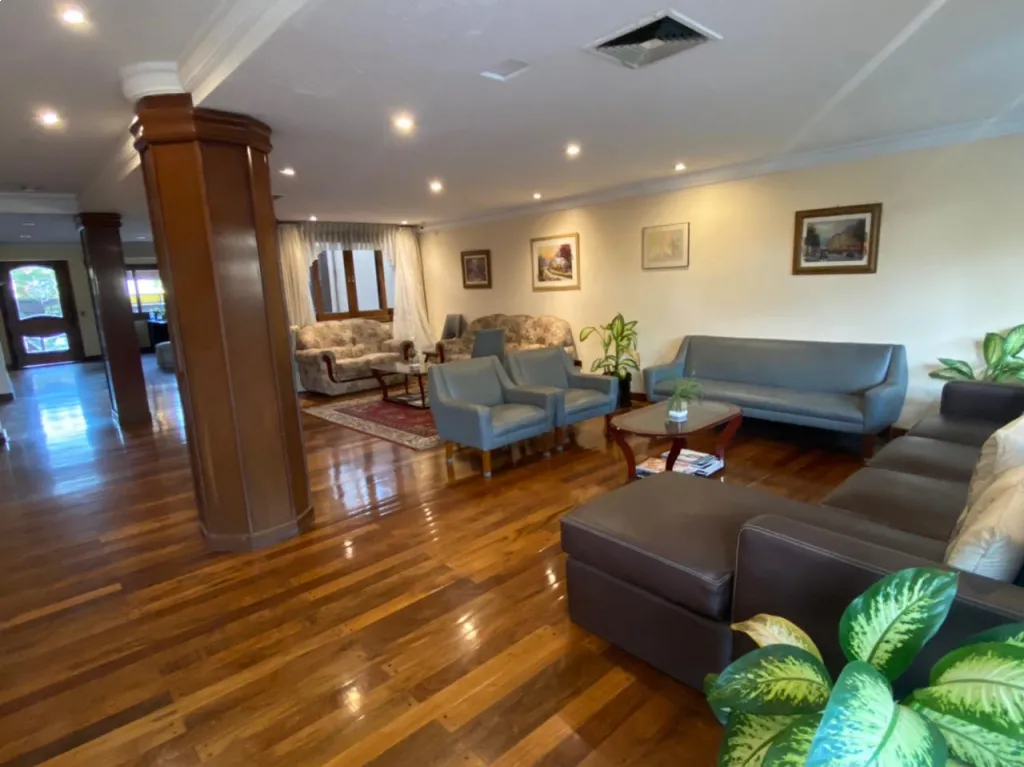 VENDO LUJOSO DEPARTAMENTO DE 3 HABITACIONES SOBRE SANTISIMA TRINIDAD — foto 2