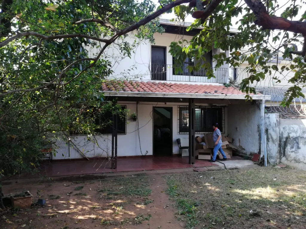 Vendo Casa en Asunción Barrio Ykua Sati — foto 2