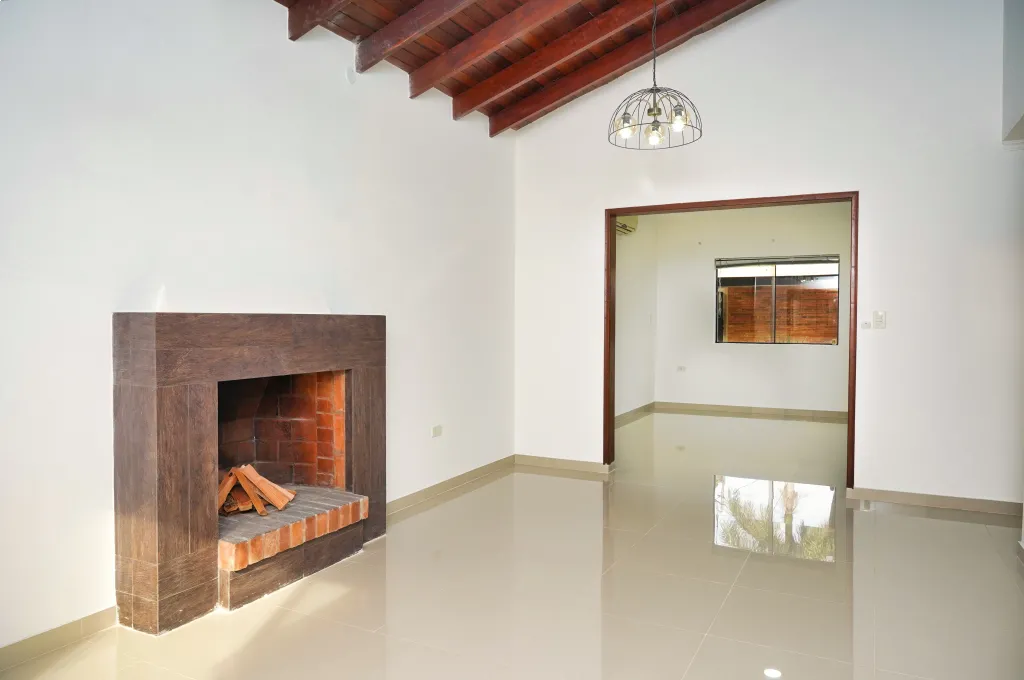 AMPLIA Y HERMOSA RESIDENCIA EN VENTA. ZONA LA RESIDENTA. LUQUE — foto 3