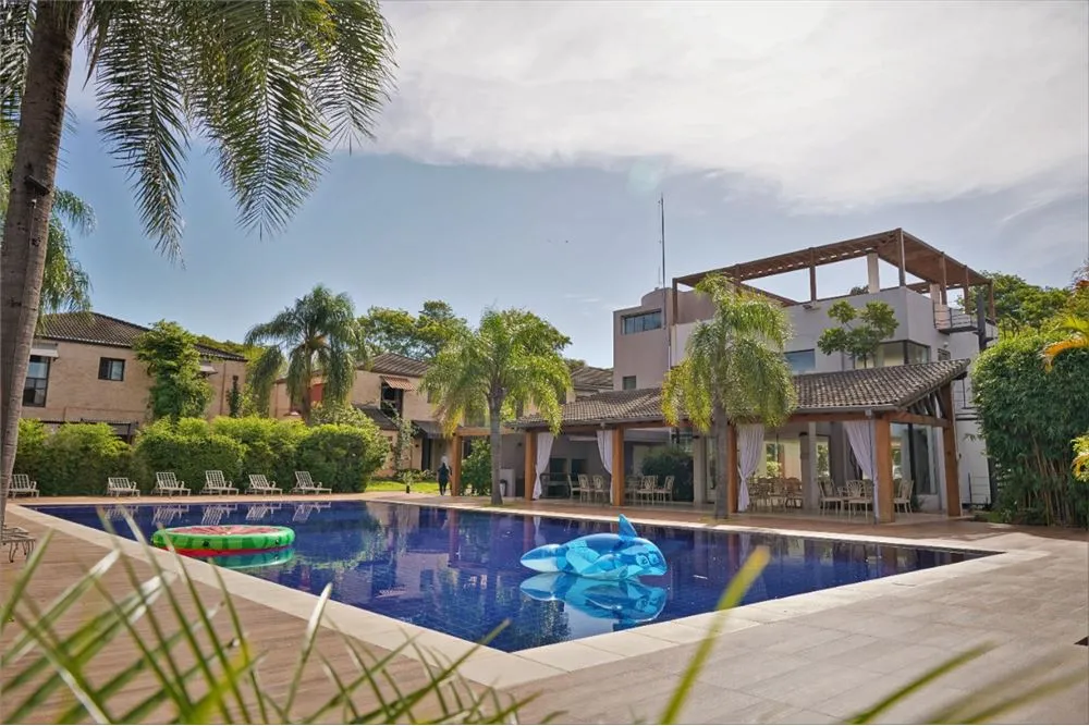 COND. BOTÁNICA 3: LUJOSA RESIDENCIA, 4 SUITES, CATEGORÍA VIP, JARDÍN, PISCINA – 5.000 USD. — foto 3
