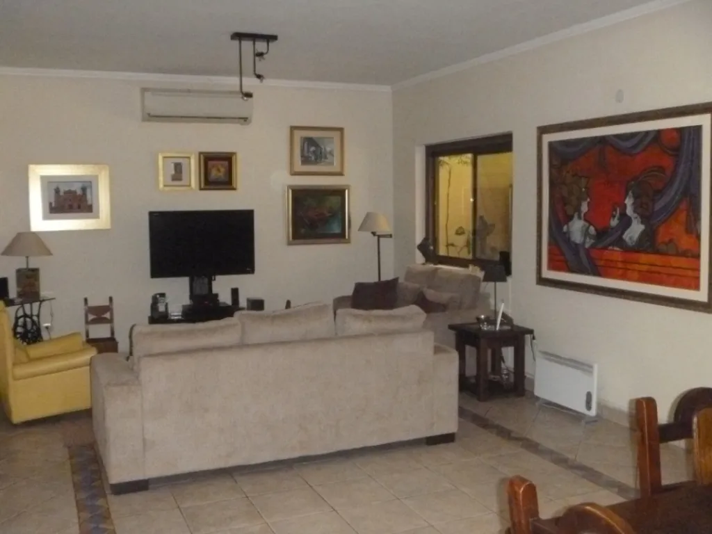 YCUA SATÍ – GOETHE: CONFORTABLE RESIDENCIA, 4 SUITES, OFERTA 350.000 USD. — foto 3