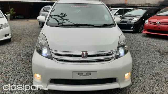 Toyota Isis 2009 — foto 4
