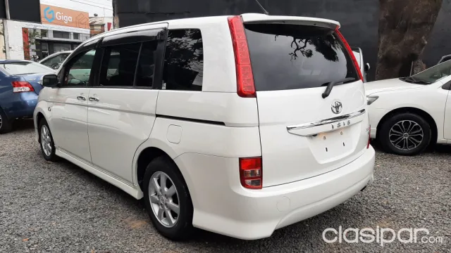 Toyota Isis 2009 — foto 5