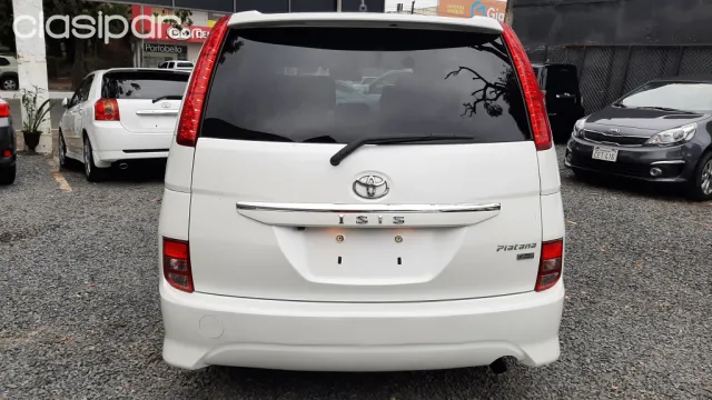 Toyota Isis 2009 — foto 6