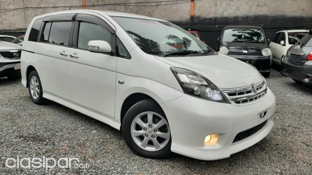 Toyota Isis 2009 — foto 7