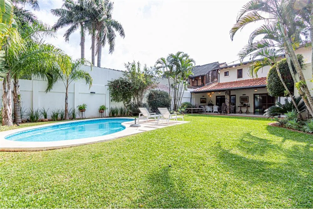 VENDO Hermosa residencia sobre avenida Molas Lopez 580,000 USD — foto 2