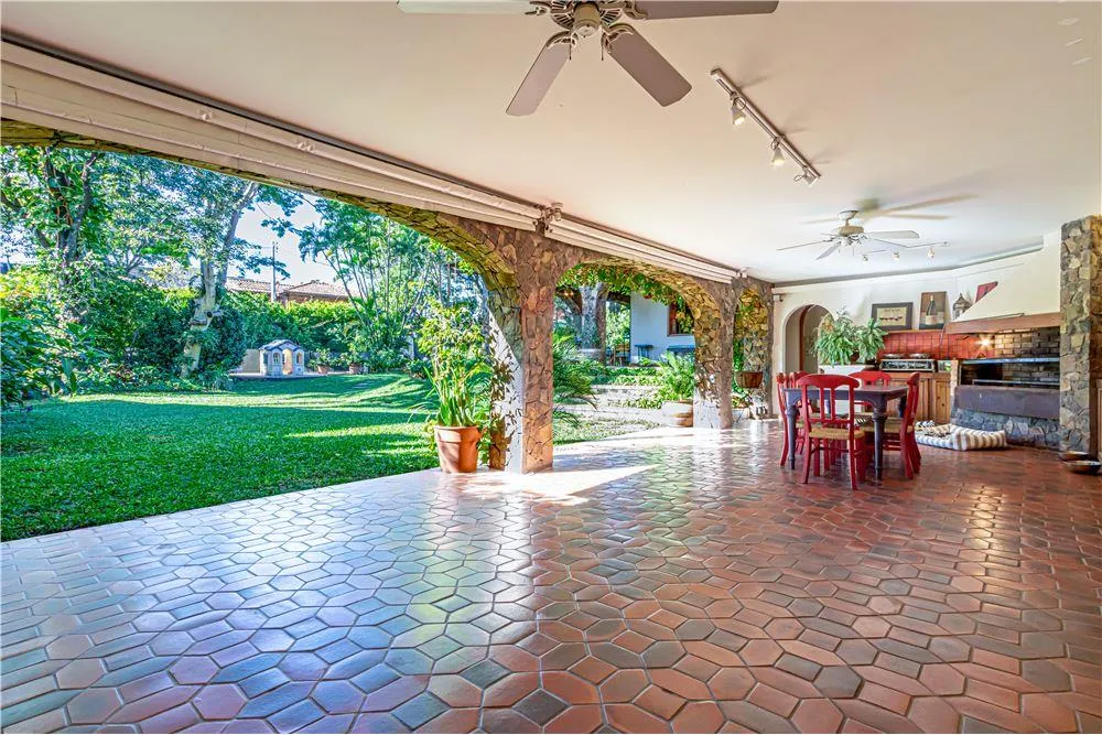 VENDO HERMOSA RESIDENCIA ZONA MCAL ESTIGARRIBIA 1,150,000 USD — foto 2